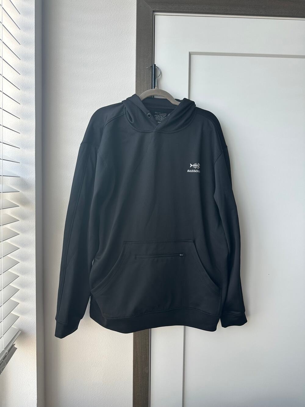 Bassdash Black Performance Fishing Hoodie Size L Pullover